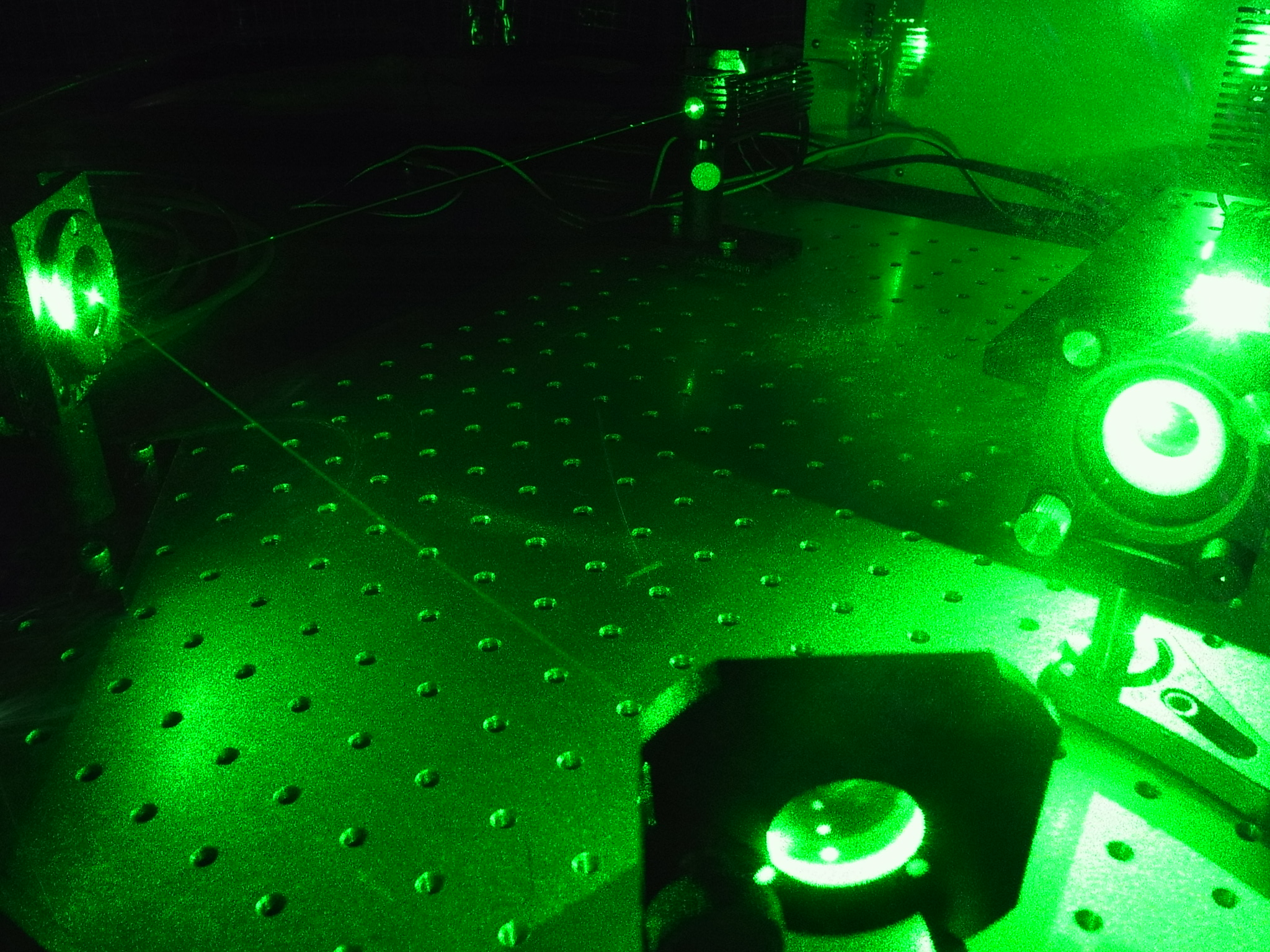 暗室でのレーザー実験