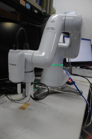 集積化触覚センサと近接センサを取付けた人協調作業可能なロボットアーム