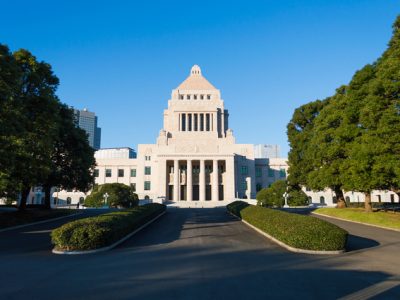 政治を教えることは難しい