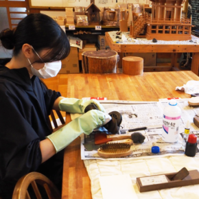 建築学科 建築史研究室（指導：中村 琢巳 教授）による気仙大工左官伝承館での道具手入れ活動が東海新報（9月23日付）で紹介されました